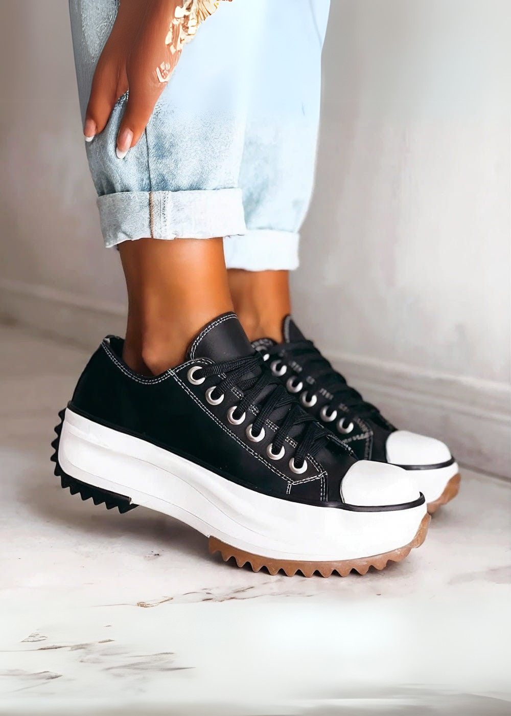 Easy Walk Up-lifting Sneakers