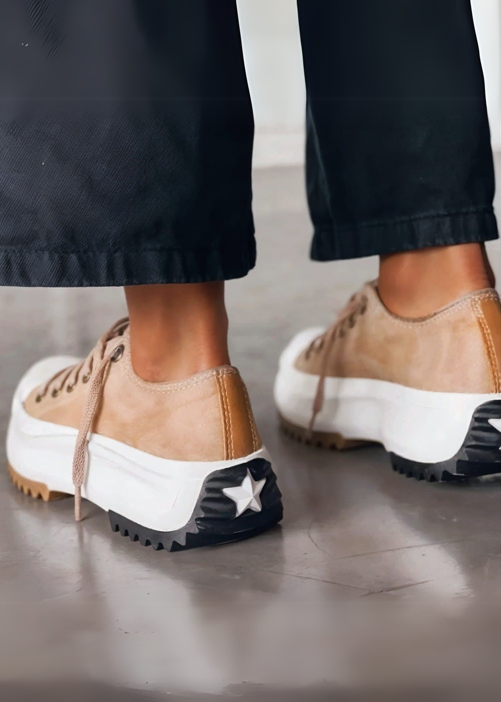 Easy Walk Up-lifting Sneakers